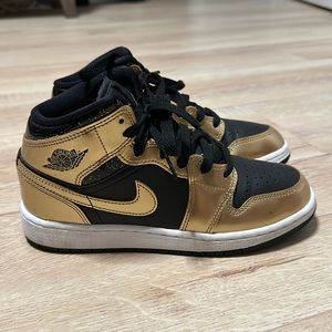 Air Jordan 1’s kids size 4